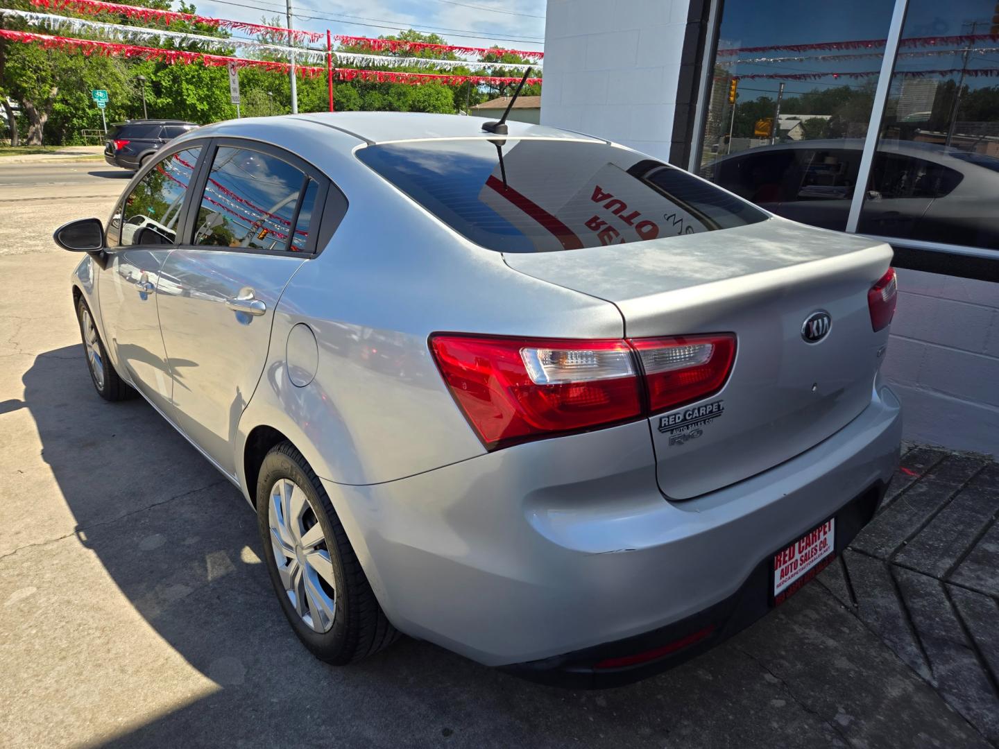 2014 Kia Rio (KNADM4A30E6) with an 1.6L I4 F DOHC 16V engine, Manual Transmission transmission, located at 503 West Court, Seguin, TX, 78155, (830) 379-3373, 29.568621, -97.969803 - Photo#3